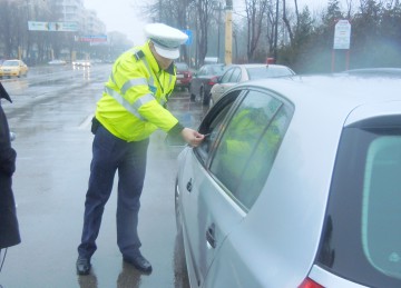 MINOR din NĂVODARI, DOSAR PENAL după ce a PLECAT la PLIMBARE cu MAŞINA tatălui